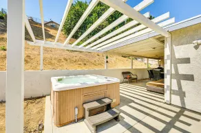 Spacious Home with Jacuzzi BBQ & Foosball - Interior