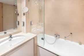 Garner Hotel Erlangen Süd by IHG - Bathroom