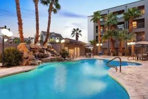Courtyard By Marriott Las Vegas Stadium Area - Piscine