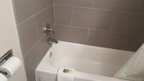 Regency inn and Suites - Bathroom