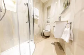 The Crescent Hyde Park - Bathroom