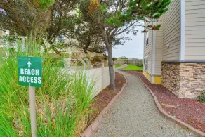 Walk to Beach: ‘Panoramic Splendor’ Westport Condo - Innenbereich
