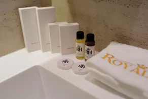 Royal Hill Hotel - Bathroom