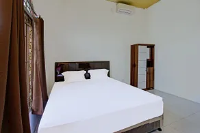 Hotel O Ayu Bypass MansionNearBundaran Gerung - Habitación