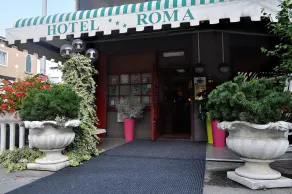 Hotel Roma - Interior entrance