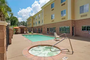 Comfort Suites Alexandria North - Piscine
