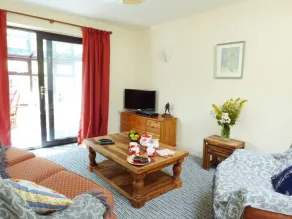 27 Swan Street - Living room