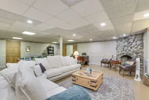 6 Shared Acres, Pool Table: Barrington Hills Apt! - Interior