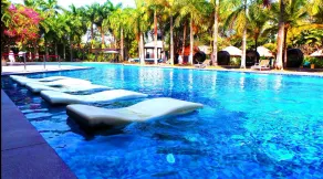 Ibiza The Fern Resort and Spa Kolkata - Piscina