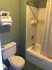 Applegate Inn - Bathroom