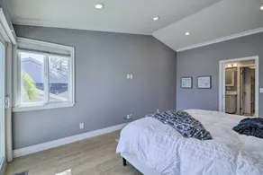 Discovery Bay Retreat w/ Balcony & Boat Dock! - Værelse