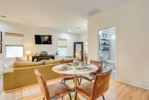 Couples Getaway Near Dtwn ATL & Mercedes-benz! - Innvendig