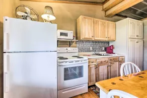 Renovated Bunkhouse on 12-Acre Horse Farm! - Interiør