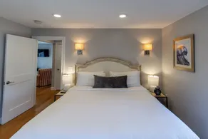 The Newport Lofts - 617 Thames Street - Room