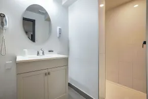 Motel Newstar Laval - Salle de bain