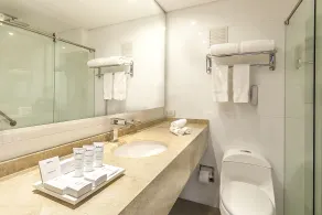 Radisson Bogota Metrotel - Bathroom