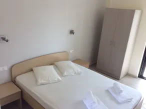 Elena Rooms - Rom