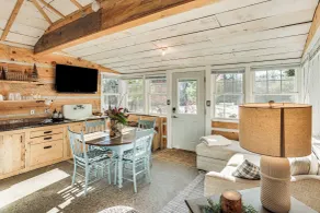 4 Mi to Main Street: Riverfront Minnesota Cabin - Interiör