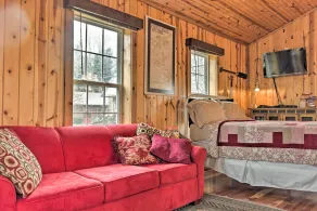 'The Boat House' Creekside Escape in Hot Springs! - Innenbereich