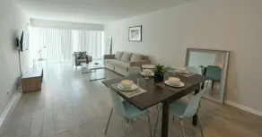 Designer River View Apartments - Habitación
