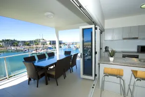 Beachside Magnetic Harbour Apartments - Chambre