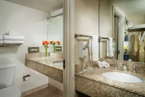 Staypineapple, University Inn, University District Seattle - Salle de bain