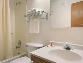 Super 8 by Wyndham Appomattox VA - Badezimmer
