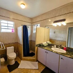 Jackson Breezy Vacation and Venue Rental Barbados - Baño