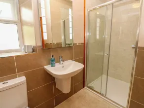 Longwell House - Bathroom