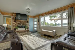 Lakefront Home in Hartford: Hot Tub, Kayaks & Dock - Innvendig
