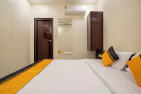 Itsy Hotels M Near Pandit Nehru Bus Stand & Varadhi Junction - Zimmer