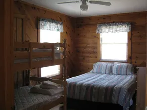 Virginia Landing Camping Resort Cabin 19 - Chambre