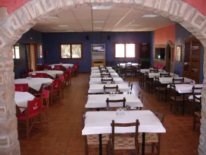 Albergue Restaurante Salto de Bierge - Hostel - Restaurant