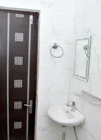 Hotel Maple Inn - Bathroom