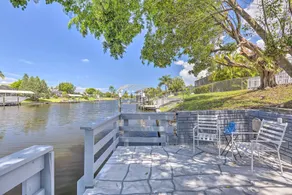 Airy Canal-Front Oasis in Cape Coral w/ Pool! - Innvendig