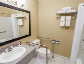 Clarion Pointe Bloomington-Normal near I-55 and University - Salle de bain