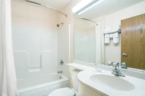 Microtel Inn & Suites Tomah - Salle de bain