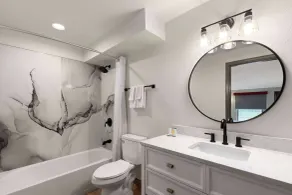 Ramada by Wyndham Bainbridge - Bathroom