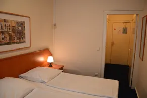 Hotel Mercedes/Centrum - Room