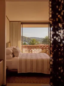 The Whale - Habitación