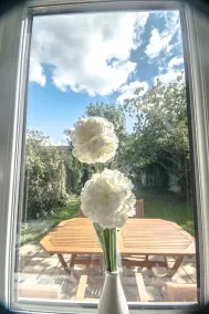 Wimbledon Town Centre Garden Apartment with private parking - Sleeps 5 - Utsikt fra rommet
