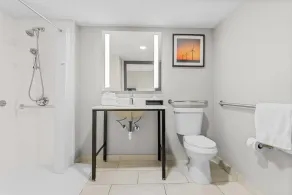 La Quinta Inn by Wyndham Huntsville Research Park - Salle de bain