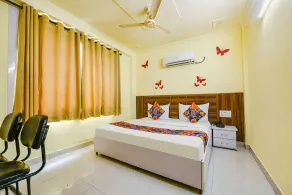 FabHotel Ishtara Auberge - Nr Yashobhoomi Convention Centre - Room
