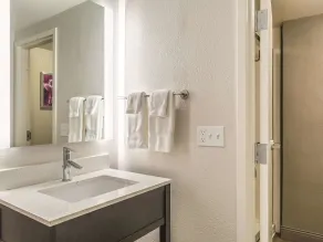 La Quinta by Wyndham Columbia / Fort Meade - Salle de bain