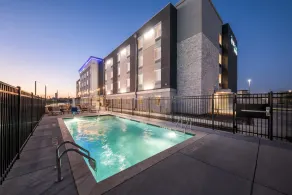 Everhome Suites Waco - Pool