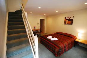 Baden Lodge Motel - PRIVATE SPA Bath - Room