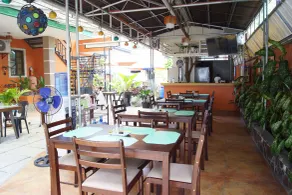 B&J Guesthouse and Tours - Restaurant