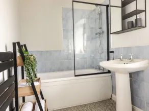 Teddy Bear Cottage - Bathroom