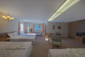 Love Hotels Tomahawk by OYO at Lake Mohawksin WI - Værelse
