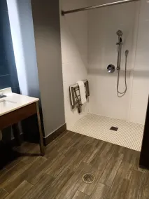 La Quinta Inn & Suites by Wyndham Bardstown - Salle de bain